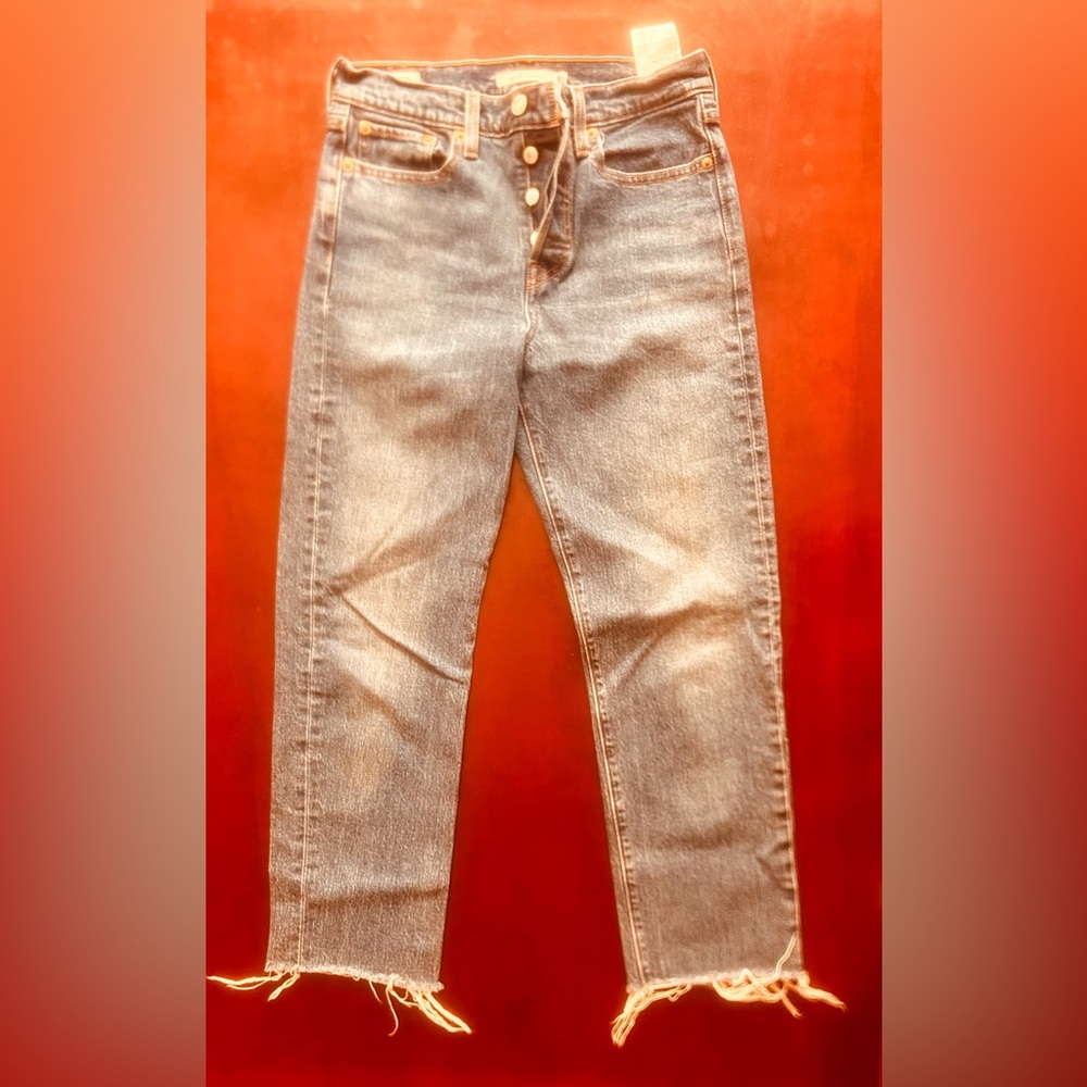Levi's premium wedgie straight 26/waist  Blue Ankle Cropped Jeans